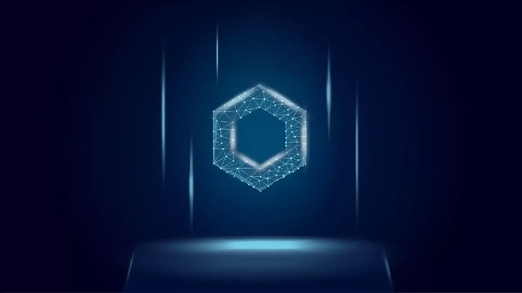 chainlink expands its tokenized stocks offerings through a swift partnership, enhancing access to digital assets and bridging traditional finance with blockchain technology.