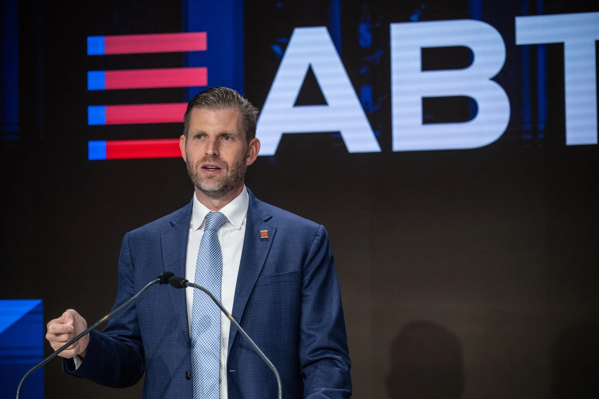 explore how the trump family's recent crypto losses indicate the fading 'presidential boost' effect in cryptocurrency markets.
